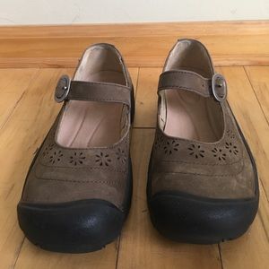 KEEN Brown Leather Mary Janes, size 7